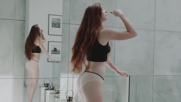 Schöne Rote Haare Mädchen Top Und Höschen Tanzen Ihrer Modernen — Stockvideo