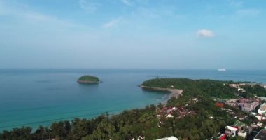 Kata Beach Phuket Hava dron görünümünü sırasında güzel güneşli bir gün, Tayland