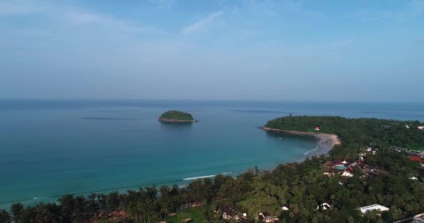 Vista Aérea Drone Kata Beach Phuket Durante Belo Dia Ensolarado — Vídeo de Stock