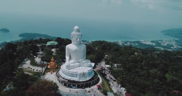 Vista Aérea Del Dron Hermosa Estatua Del Gran Buda Phuket — Vídeos de Stock