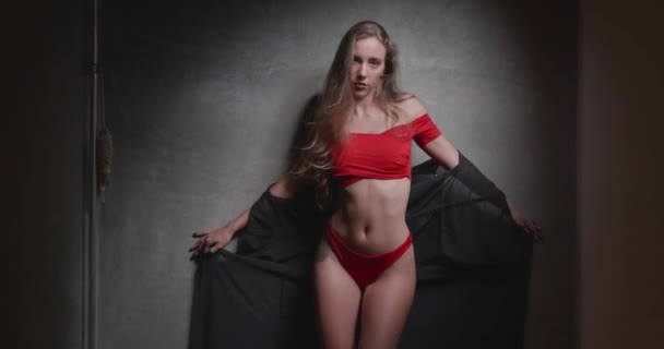 Beautiful Young Woman Red Bikini Black Overall Posing Gray Wall — Stock Video