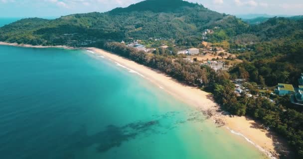 Vista Aérea Del Dron Hermosa Isla Tropical Con Playa Arena — Vídeo de stock