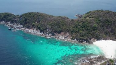 Güzel Koh Racha Yai adasının havadan drone görünümü, Phuket, Tayland