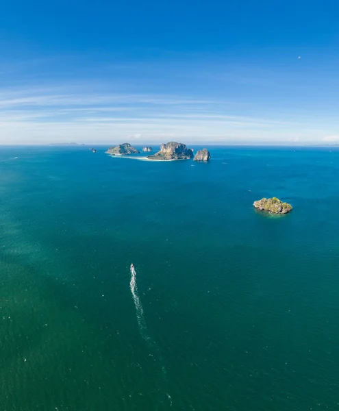 タイの美しい熱帯ポダ島の空中ドローンビュー — ストック写真