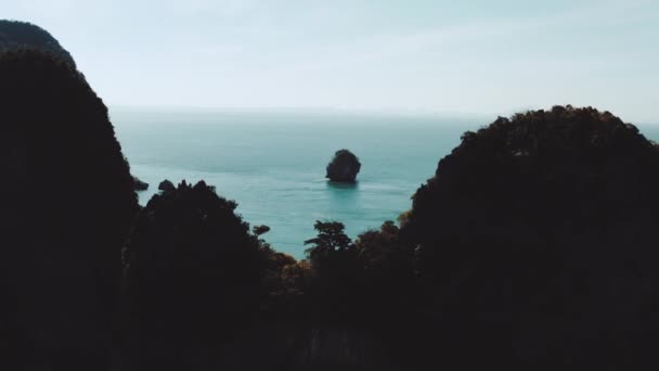 Belles Images Aériennes Drones Survolant Des Falaises Calcaires Près Railay — Video