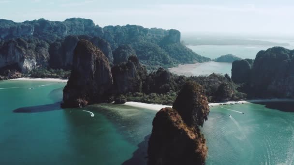 Hermosas Imágenes Aéreas Aviones Tripulados Volando Sobre Acantilados Piedra Caliza — Vídeos de Stock