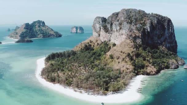 Εναέρια Θέα Στο Όμορφο Τροπικό Νησί Poda Στην Ταϊλάνδη — Αρχείο Βίντεο