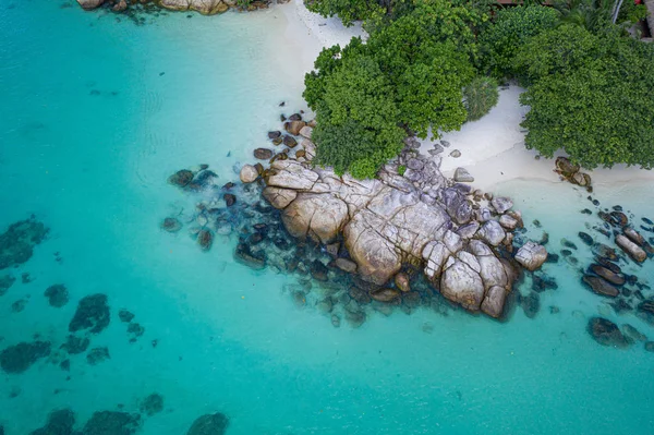 Luftaufnahme Des Wunderschönen Tropischen Strandes Mit Weißem Sand Und Kristallklarem — Stockfoto