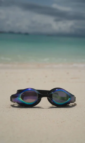 Simma Glasögon Sandstrand Över Lagunen Havet Bakgrund Resor Semester Tropical — Stockfoto