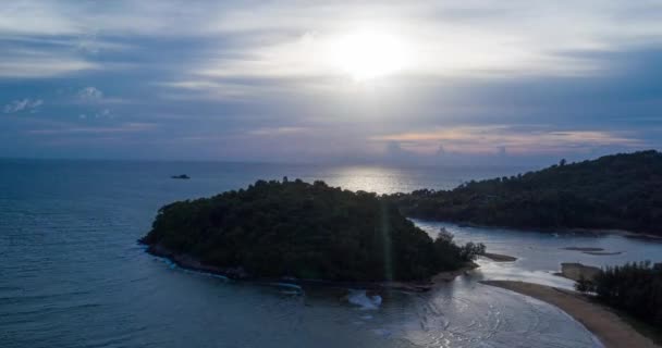 Aerial Hyper Bortfalder Sporing Havet Smukke Solnedgang – Stock-video