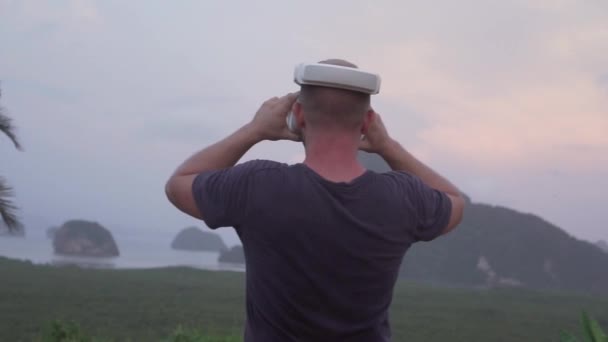 Man Beautiful Tropical Viewpoint Uses Virtual Reality Glasses Amazed Nature — Stock Video