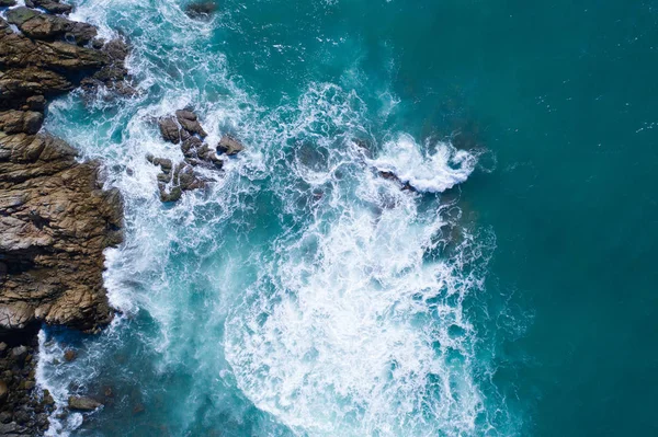 Veduta Aerea Drone Delle Belle Onde Dell Oceano Che Schiantano — Foto Stock
