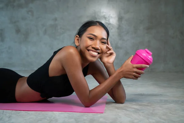 Happy Healthy Smiling Woman Holding Protein Shake Relaxing Pink Yoga — Stock Photo, Image