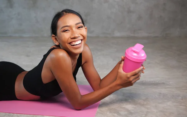 Happy Healthy Smiling Woman Holding Protein Shake Relaxing Pink Yoga — Stock Photo, Image