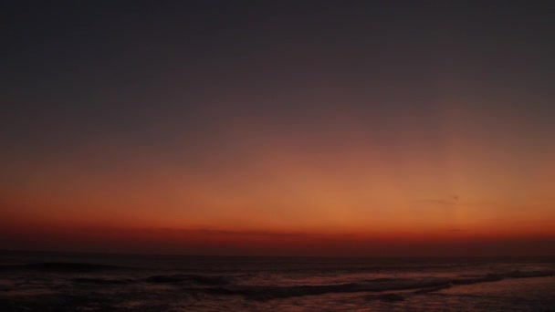 Vue Aérienne Des Drones Silhouettes Surfeurs Sur Magnifique Fond Ciel — Video