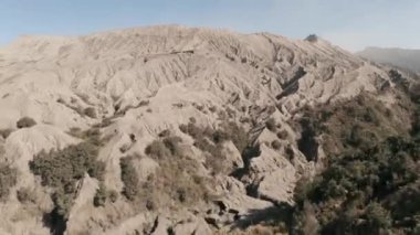 Doğu Java, Endonezya'daki Bromo Dağı yakınlarındaki volkanik manzaranın havadan havadan görüntülenme görüntüsü