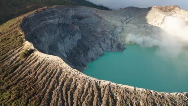 Vista Aérea Del Hermoso Volcán Ijen Con Lago Ácido Gas — Vídeo de stock