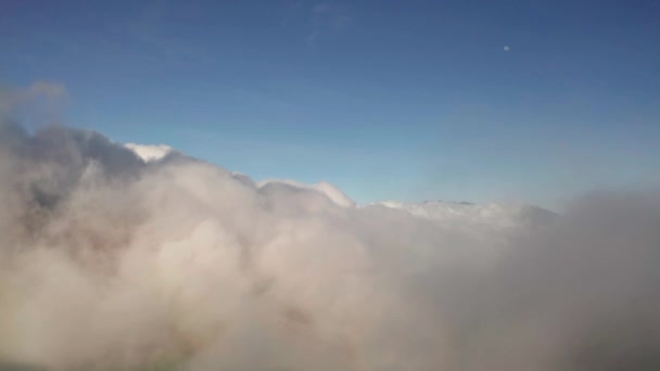 Воздушный Беспилотник Над Облаками Голубое Небо Солнечный День — стоковое видео
