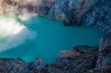 Asit göl ve kükürt gazı krater, Endonezya gidiyor ile güzel Ijen yanardağ havadan görünümü
