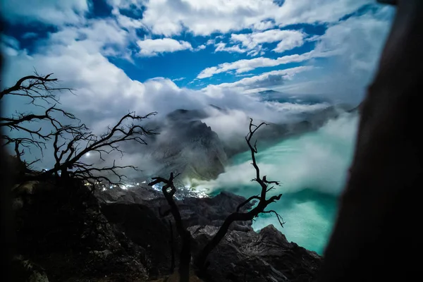 Вид Воздуха Красивый Вулкан Иджен Кислотным Озером Серным Газом Идущим — стоковое фото
