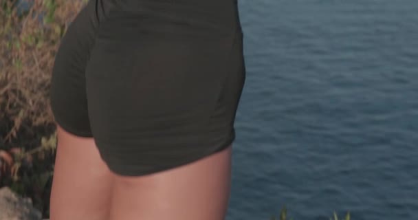Nahaufnahme Körper Einer Jungen Attraktiven Frau Die Bei Sonnenaufgang Mit — Stockvideo