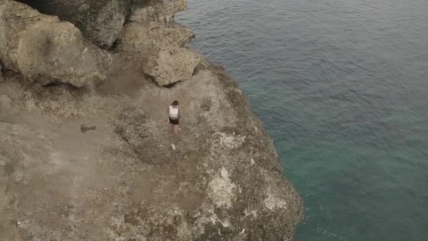 Vista Aérea Del Dron Joven Atractiva Mujer Tomando Descanso Después — Vídeos de Stock