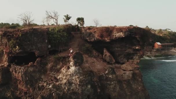 Luchtfoto Drone Uitzicht Van Jong Aantrekkelijk Vrouw Nemen Pauze Ochtend — Stockvideo