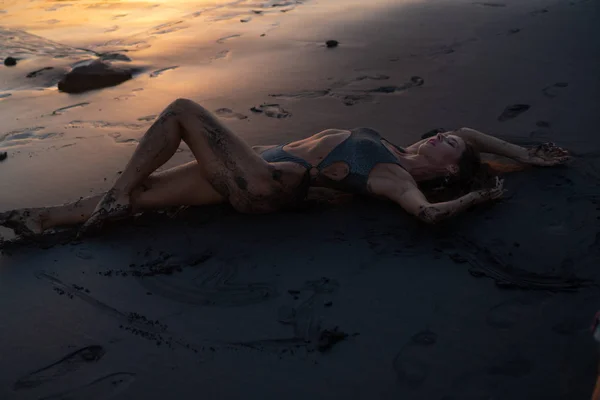 Beautiful Sensual Woman Sparkling Swimsuit Posing Black Sand Beach Amazing — Stock Photo, Image