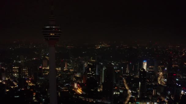 밤에는 쿠알라룸푸르 스카이라인의 빌딩에서 바라볼 있습니다 — 비디오