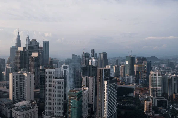 Bulutlu Bir Günde Kuala Lumpur Şehir Siluetinin Havadan Insansız Hava — Stok fotoğraf