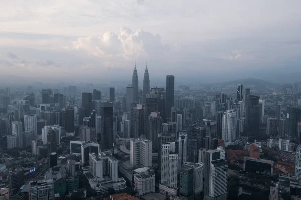 Bulutlu Bir Günde Kuala Lumpur Şehir Siluetinin Havadan Insansız Hava — Stok fotoğraf