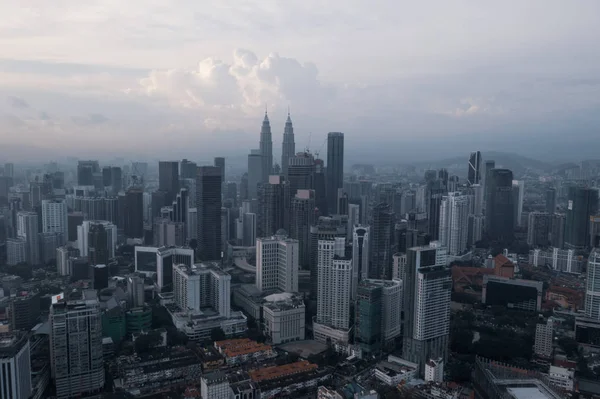 Bulutlu Bir Günde Kuala Lumpur Şehir Siluetinin Havadan Insansız Hava — Stok fotoğraf