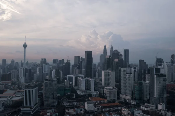 Bulutlu Bir Günde Kuala Lumpur Şehir Siluetinin Havadan Insansız Hava — Stok fotoğraf