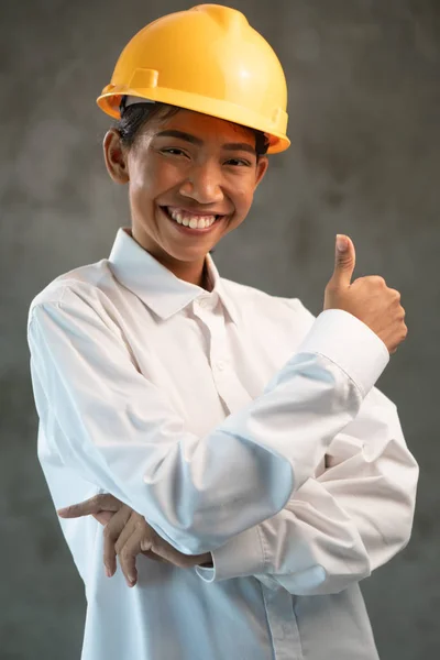 Portrait Smiling Asian Woman Engineer Showing Thumbs Gesture Concrete Wall — Stock Photo, Image