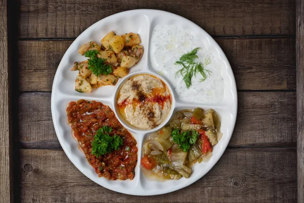 Mischung Teller Arabisches Essen Mit Vegetarischen Aufstrichen Vorspeisen Isoliert Auf — Stockfoto