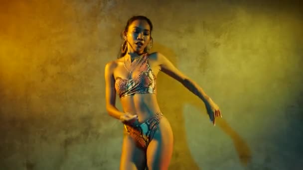 Hermosa Chica Asiática Bailando Freestyle Hip Hop Dancehall Street Dance — Vídeo de stock