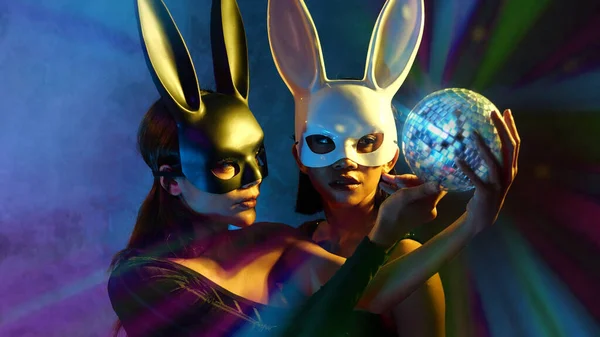 Portrait Deux Jeunes Femmes Asiatiques Mignonnes Noir Blanc Masque Lapin — Photo