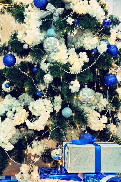 크리스마스 전나무 나무와 가까이 크리스마스 — 스톡 사진