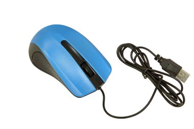 Kullanıcı kablosu olan bilgisayar faresi beyazda izole edildi. Üst görünüm.