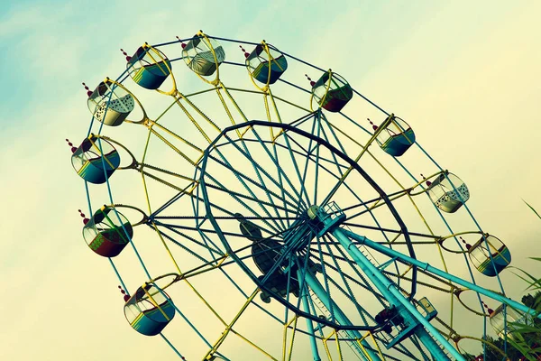 Riesenrad Auf Bewölktem Himmel Hintergrund Getöntes Bild — Stockfoto