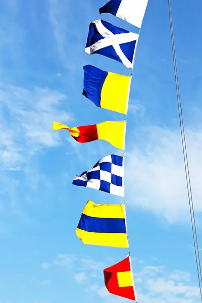 Banderas Señales Marinas Colocadas Fondo Nublado Del Cielo Tomadas Cerca —  Fotos de Stock