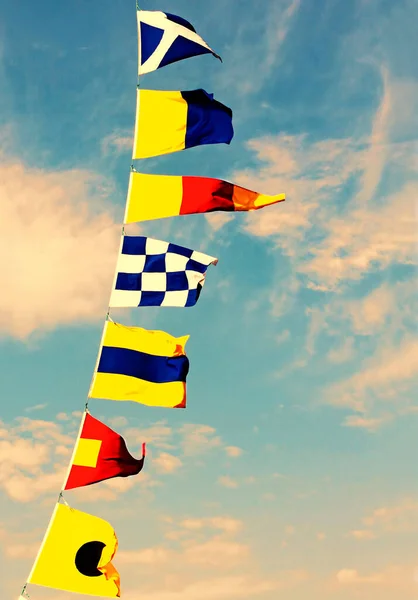 Bandeiras Sinal Dos Fuzileiros Navais Num Cenário Dramático Imagem Tonificada — Fotografia de Stock