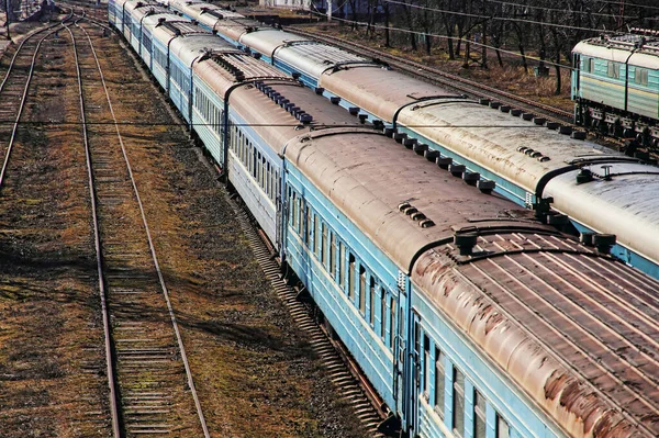 Velhos Carros Trem Passageiros Sujos Estação — Fotografia de Stock