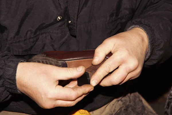 Shoemaker Repairing Leather Shoe Hands Taken Closeup — Stock Photo, Image