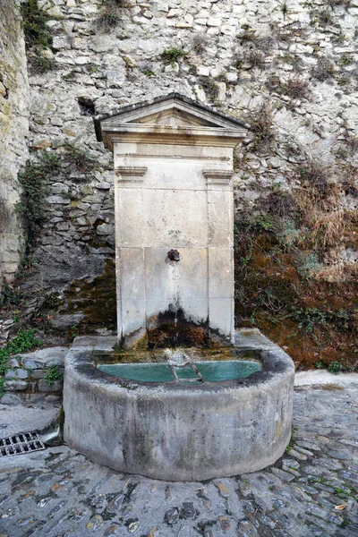 Vaison Romaine 中世纪著名的城市 旅游胜地 在法国南部普罗旺斯地区Vaucluse部门 历史喷泉 — 图库照片#