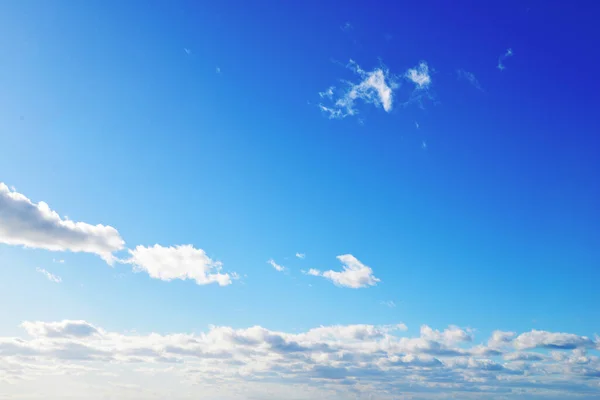 白い雲と美しい空 マーケティングの背景または壁紙 — ストック写真