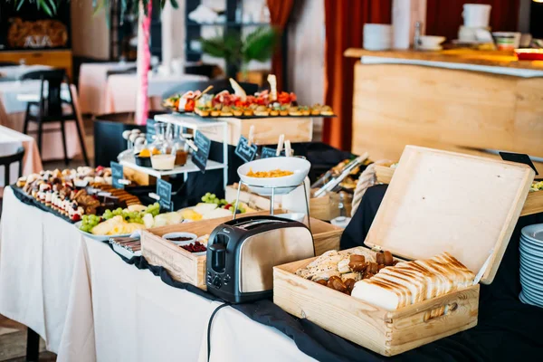 Pequeno-almoço Buffet Conceito, Tempo de Pequeno-almoço em Hotel de Luxo, Brunch — Fotografia de Stock