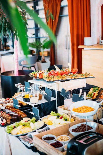 Pequeno-almoço Buffet Conceito, Tempo de Pequeno-almoço em Hotel de Luxo, Brunch — Fotografia de Stock