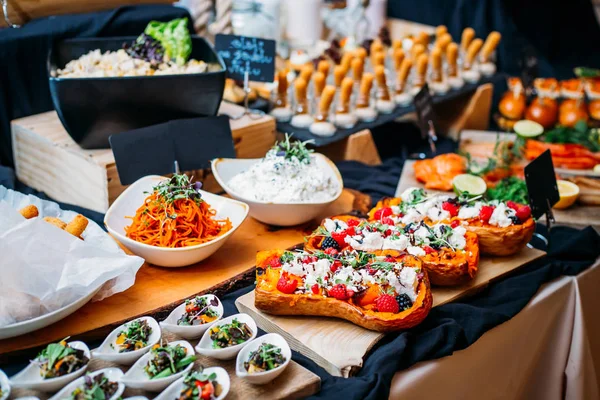 Pequeno-almoço Buffet Conceito, Tempo de Pequeno-almoço em Hotel de Luxo, Brunch — Fotografia de Stock