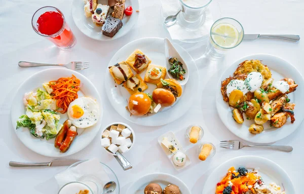 Ontbijt buffet concept, Ontbijt tijd in luxe hotel, Brunch — Stockfoto